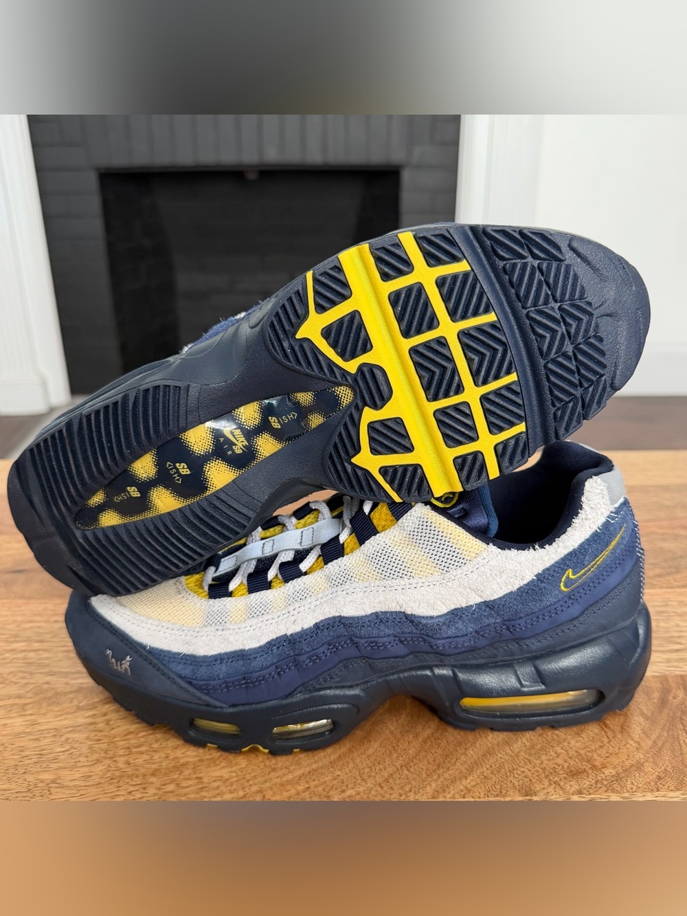 Nike SB x Eric Koston Air Max 95 - Mens Size 9 - (HQ8492-400) - Picture 5 of 6